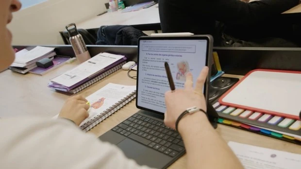 Améliorer sa concentration en première année de médecine : téléphone, scroll, temps d&rsquo;attention, café